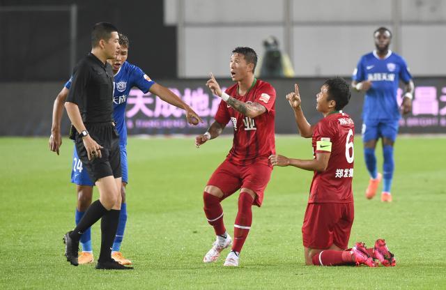 开云在线-太惨！河南队长+主力遭停赛 点球被漏判外援回不来